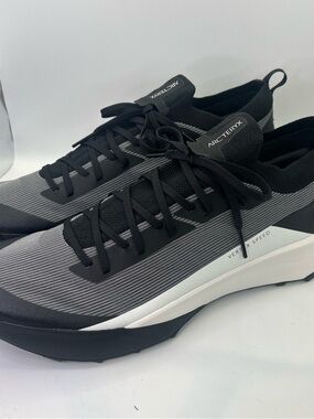 Arc'teryx Men's Vertyx Speed Low-Profile Running Shoes - Black/Gray
